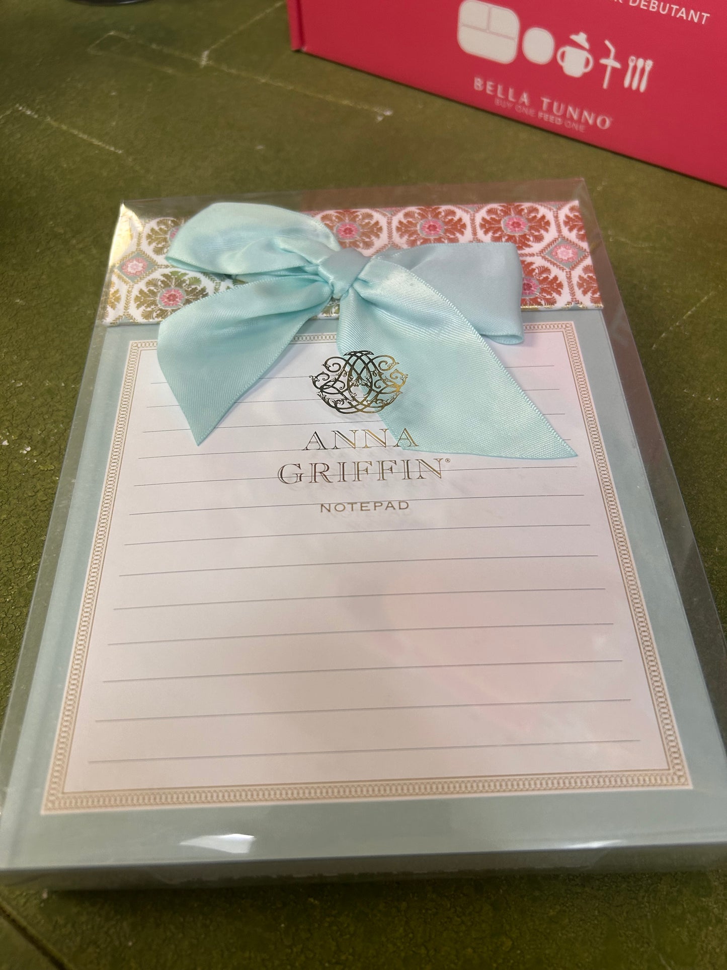 Anna Griffin Acanthus Bow Pad